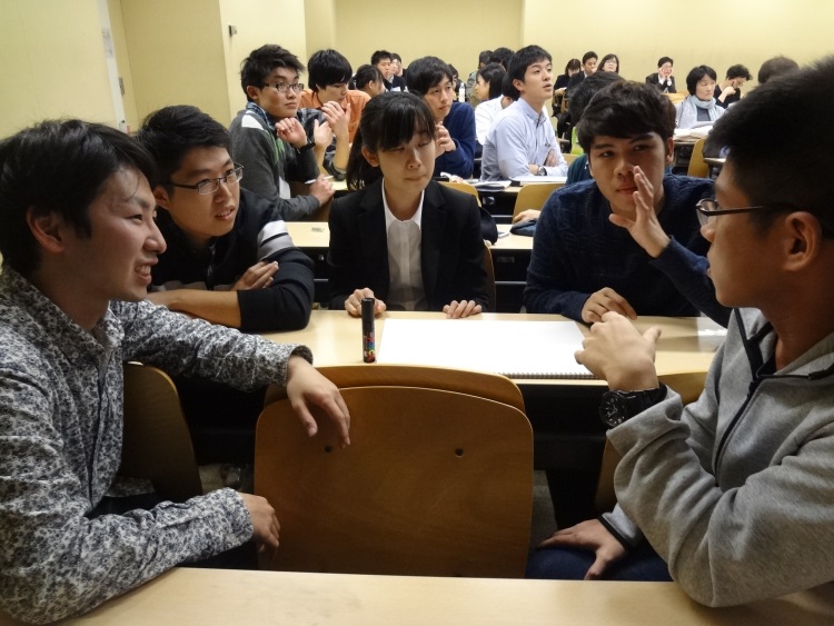 Team3（明治大学）回答の様子