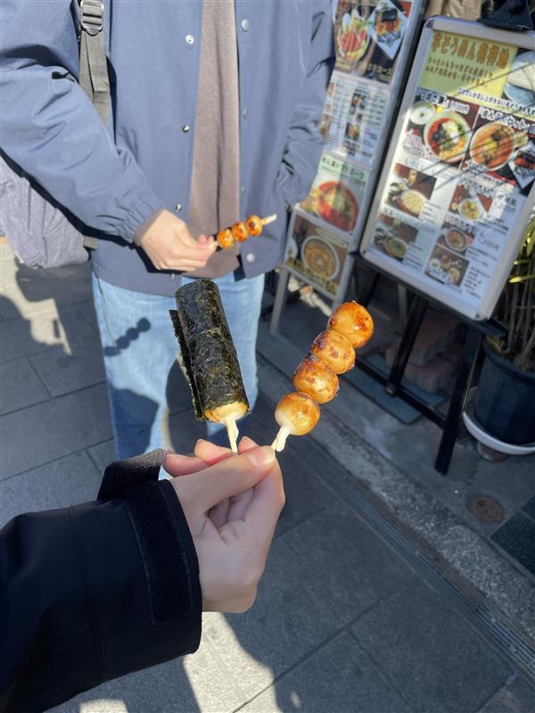 お団子や濡れせんべいなど、川越ならではの食べ歩きグルメ