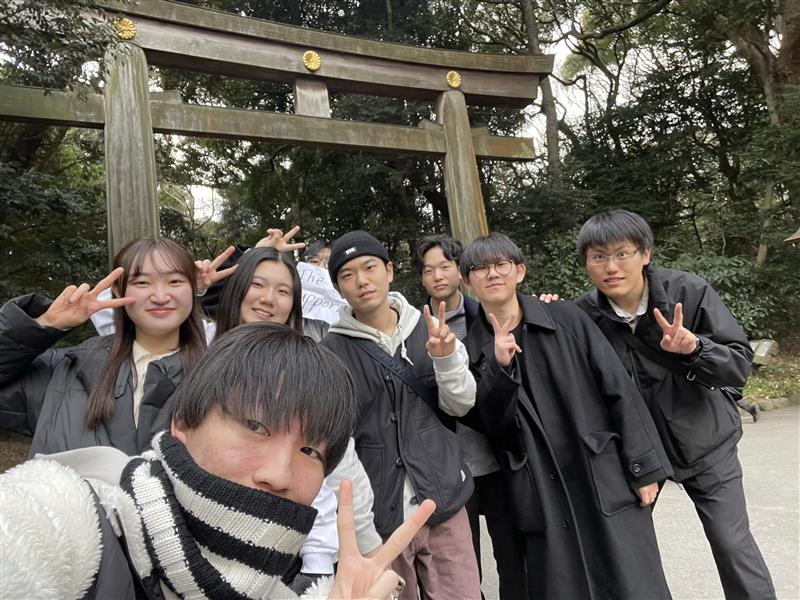 明治神宮で初詣！留学生にとっては初めての初詣。初詣の意義や絵馬など日本の文化に興味を持ってくれました！