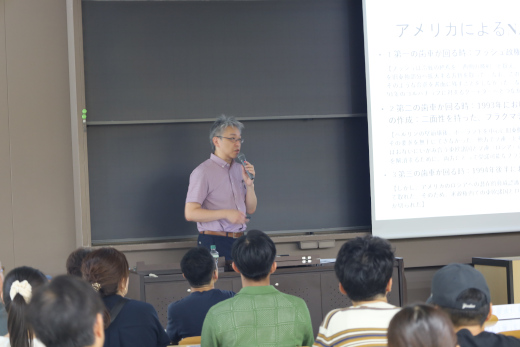 川嶋周一教授（政治学科）「21世紀の国際社会はどこに向かうのか？」