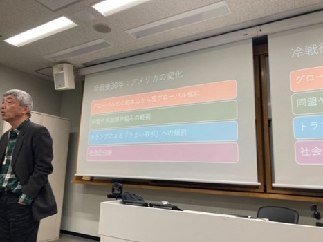 （講演する田所昌幸慶応義塾大学名誉教授）