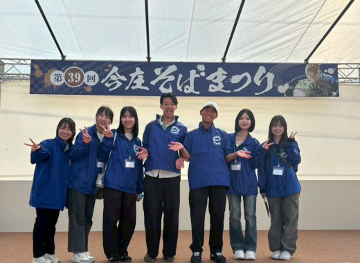 今庄そばまつりで活動する奥山雅之ゼミナールの学生