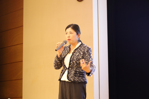 経済産業省での経験や国会議員としての視点を踏まえ、国の政策づくりの現場について語る門ひろこ氏