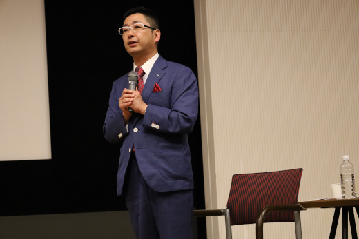 マクロ経済学・経済政策の専門家として、政策研究の視点から政策立案の特徴や課題を解説する飯田泰之教授