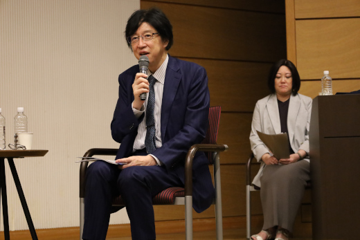 シンポジウムのコーディネーターを務め、登壇者との議論を通じて政策学科の目指す学びと社会的意義を示した牛山久仁彦政策学科長