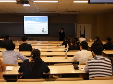 成果報告会・学生による発表の様子