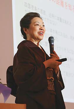 マンガの魅力を語る竹宮氏