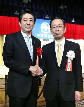 時事通信社新年互礼会（帝国ホテル）での安倍首相との写真（2015年１月）