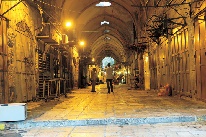 エルサレム旧市街。アル＝アクサー・モスクへ通じる道。