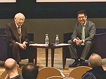 白熱した議論を展開した森宮名誉教授（左）と小早川准教授