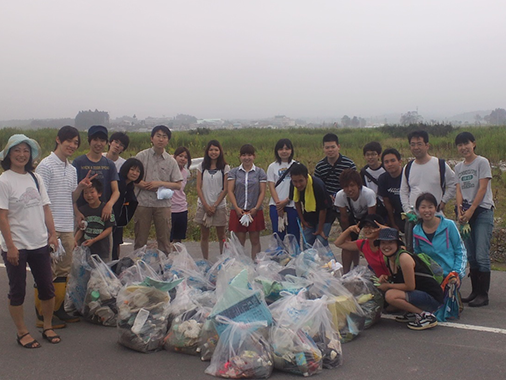 明治大学平山ゼミ参加のクリーン活動（2012年）