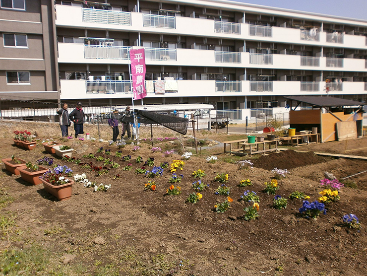 災害公営住宅での自治会活動（農園整備）