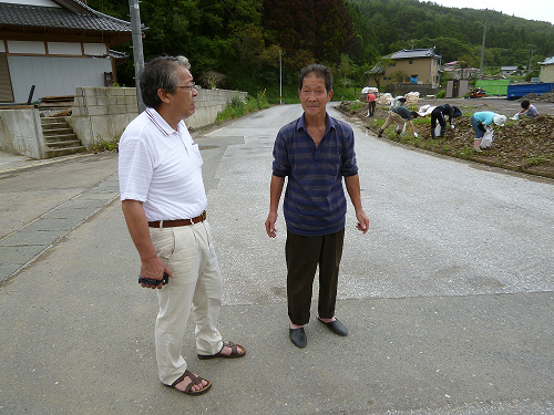 松橋副学長（写真・左）