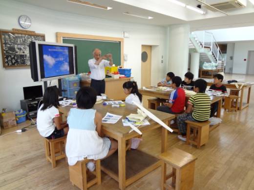 初めての大学の講義に興味津々