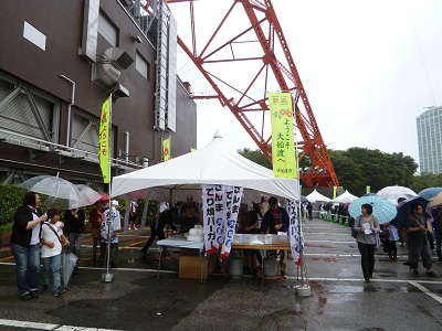 あいにくの雨でしたが、たくさんの方が来場されました