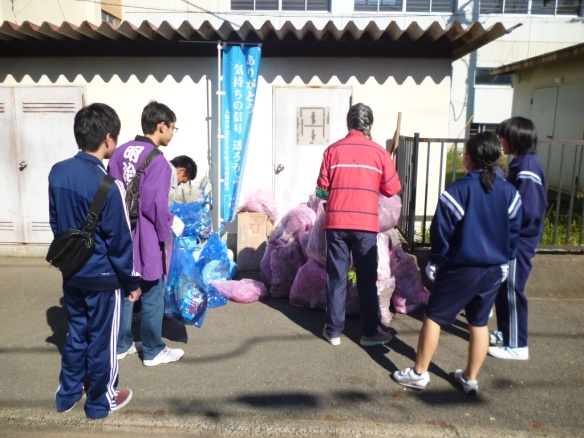 入船地区一帯からたくさんのゴミが集められました