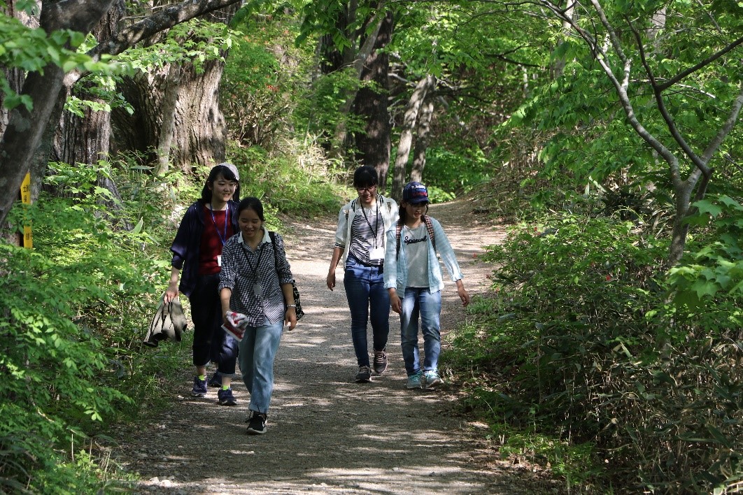 鹿狼山登山の様子