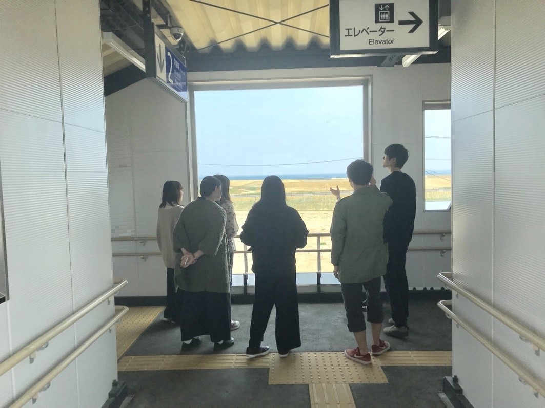 震災後に再建された新地駅にて撮影