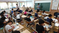 小学校の教室の様子