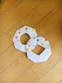 折り紙で作った「輪」