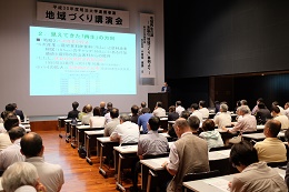 本学教員が講師を務めた「地域づくり講演会」