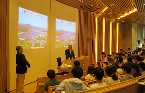 菅沼市長による講演会「海と生きる気仙沼～復興の現状と大学・学生に期待すること」
