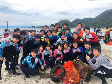 総勢27名で静岡県静浦港での水中清掃を行いました。たくさんのゴミを潜って拾い上げました。