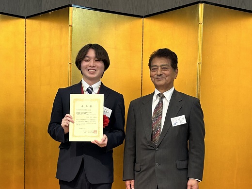 左：曽根克彦さん、右：中澤昭伸 日本免震構造協会会長