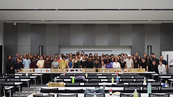 Figure5: 最終講評会後の集合写真
