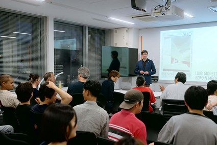 Figure8: Jeffrey Balmer准教授による特別講義の様子