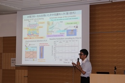 第一部で経過報告を行う工藤准教授