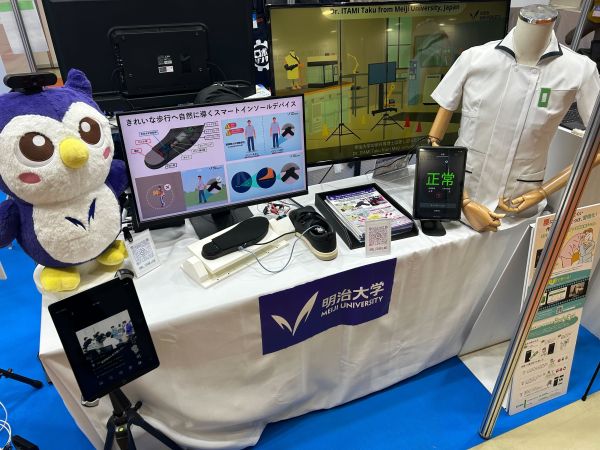 伊丹研究室のブース