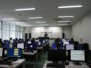 わからないことがあれば手を挙げましょう！